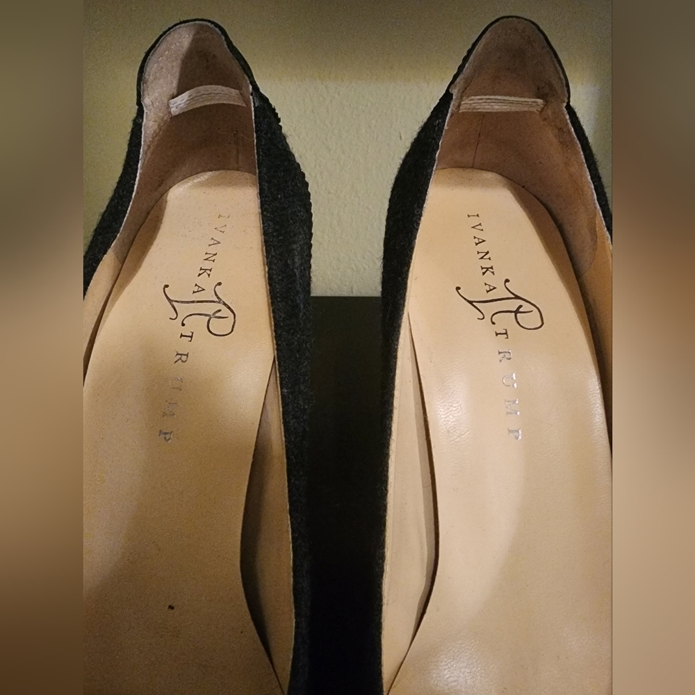 Ivanka Trump Grey Flannel Pumps - size 8 - Picture 5 of 8
